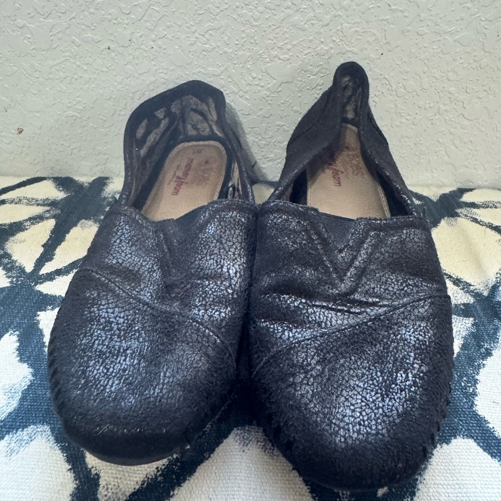Black Textured Ballet Flats with Rounded Toe